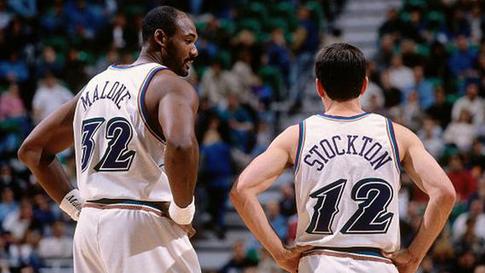 他在低位背 他在低位背