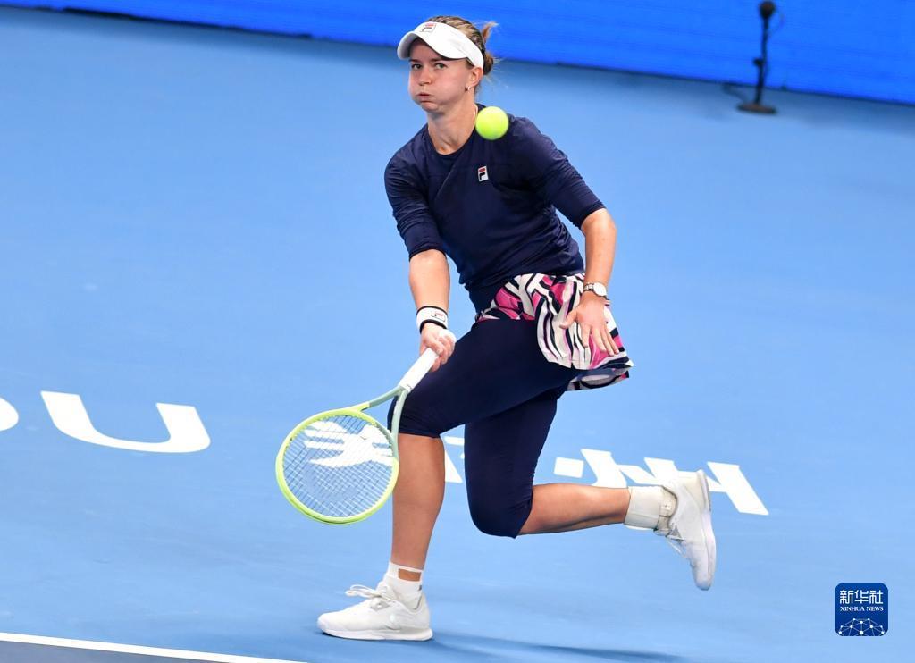 龙阵容中拥 龙阵容中拥